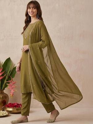 Embroidered round neck kurta & trousers with dupatta 1