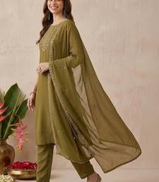 Embroidered round neck kurta & trousers with dupatta