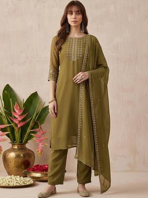 Embroidered round neck kurta & trousers with dupatta 5