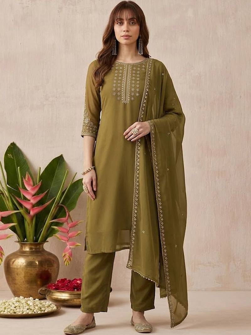 Embroidered round neck kurta & trousers with dupatta