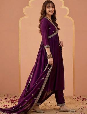 Embroidered v-neck alia cut kurta & trousers with dupatta 3
