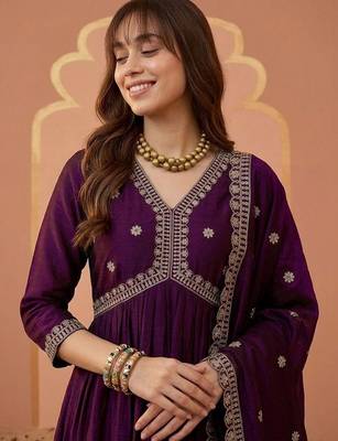 Embroidered v-neck alia cut kurta & trousers with dupatta 5