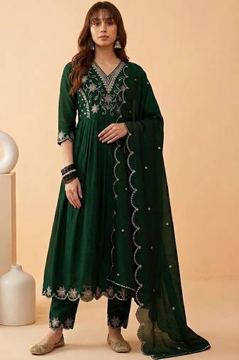 Embroidered v-neck kurta & trousers with dupatta