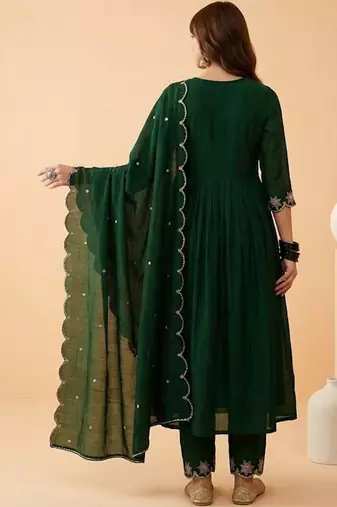 Embroidered v-neck kurta & trousers with dupatta