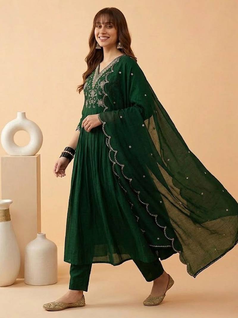 Embroidered v-neck kurta & trousers with dupatta