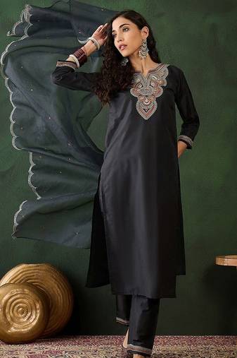 Ethnic motifs yoke design regular thread work kurta & trousers with dupatta