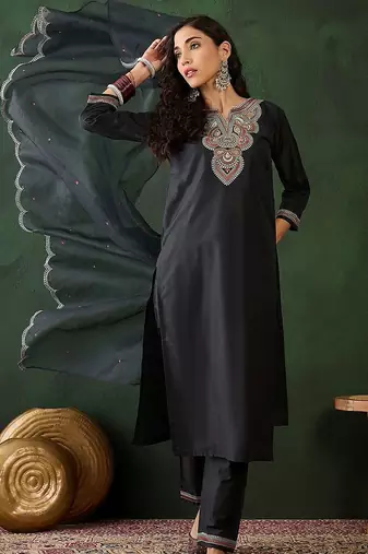 Ethnic motifs yoke design regular thread work kurta & trousers with dupatta