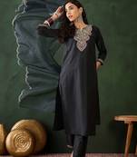 Ethnic motifs yoke design regular thread work kurta & trousers with dupatta