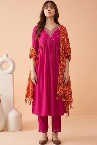 Yoke design poly crepe v-neck kurta & trousers with dupatta