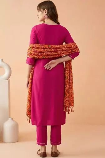 Yoke design poly crepe v-neck kurta & trousers with dupatta