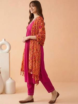 Yoke design poly crepe v-neck kurta & trousers with dupatta 3