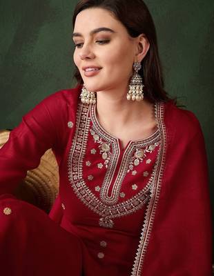 Embroidered straight kurta with trousers and dupatta 2
