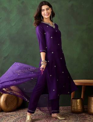 Floral embroidered three-quarter sleeves straight kurta & trouser & dupatta 5