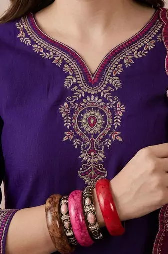 Embroidered sweetheart neck kurta & trousers with dupatta