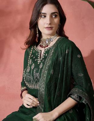 Floral embroidered straight kurta with trouser and dupatta 2
