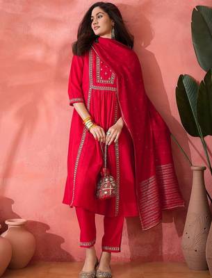 Red floral embroidered notch-neck straight kurta with pant and dupatta 1