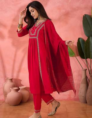 Red floral embroidered notch-neck straight kurta with pant and dupatta 5