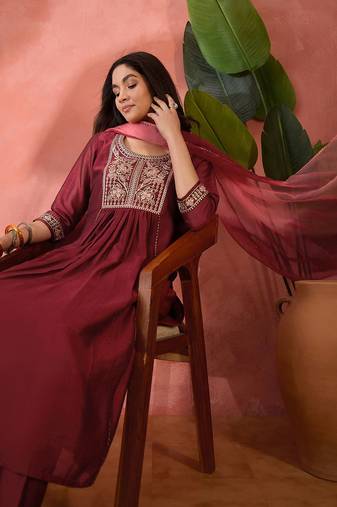 Women ethnic motifs embroidered kurta with trousers & dupatta