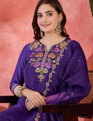 Women thread zari sequence embroidered kurta set with dupatta 2