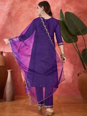 Women thread zari sequence embroidered kurta set with dupatta 5
