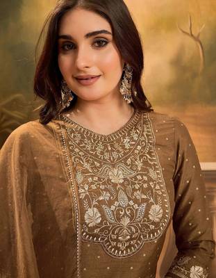 Thread zari sequence embroidered with foil printed kurta with trousers & dupatta 2
