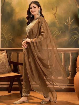 Thread zari sequence embroidered with foil printed kurta with trousers & dupatta 5