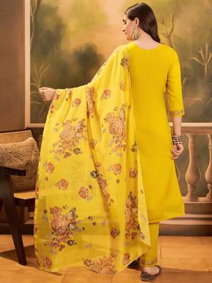 Thread zari sequence embroidered kurta with trousers & dupatta 5