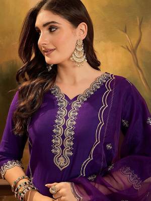 Ethnic motifs embroidered v-neck sequinned straight kurta with trousers & dupatta 2