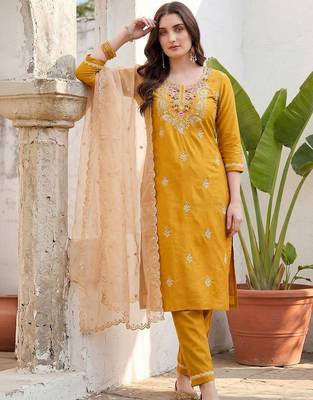 Embroidered round neck kurta & trousers with dupatta kurta set 1