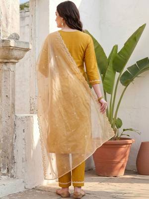 Embroidered round neck kurta & trousers with dupatta kurta set 2