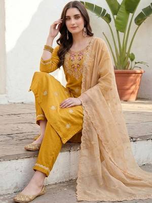Embroidered round neck kurta & trousers with dupatta kurta set 5