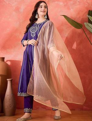 Floral embroidered panelled gotta patti a-line kurta with trouser & dupatta 5