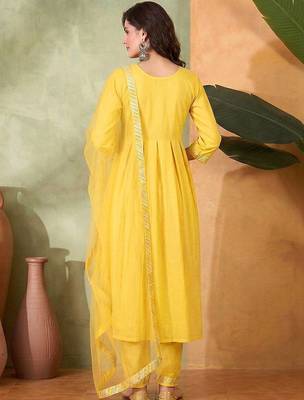 Embroidered  round neck kurta & trousers with dupatta 3