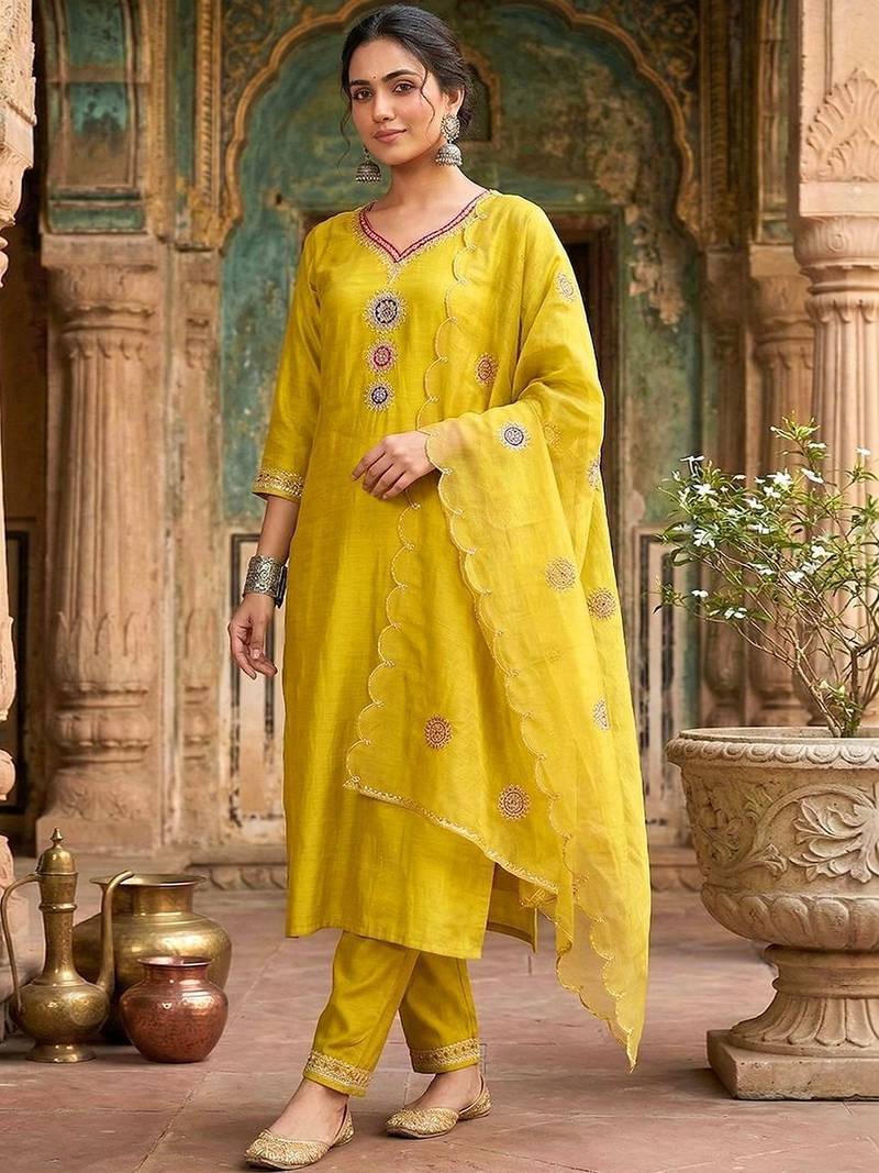 Embroidered v-neck kurta & trousers with dupatta kurta set
