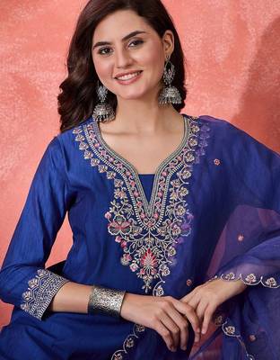 Women embroidered zari mirror work kurta pant with dupatta set 2