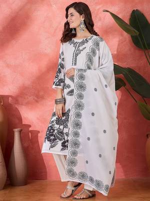 Women floral printed kurta with trousers & dupatta 5