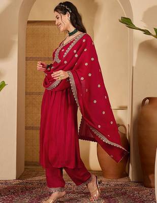 Women floral printed a-line kurta with pyjamas & dupatta 4
