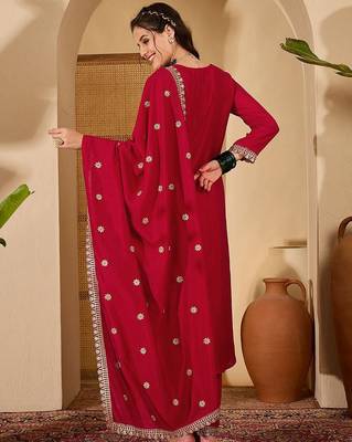 Women floral printed a-line kurta with pyjamas & dupatta 5