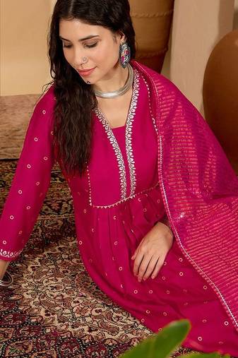 Women pink kurta sets