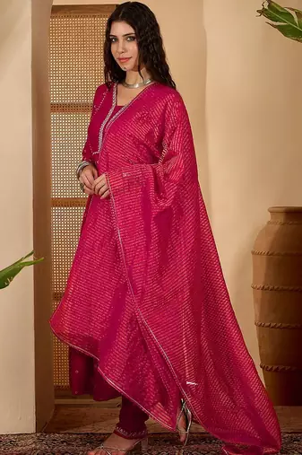 Women pink kurta sets