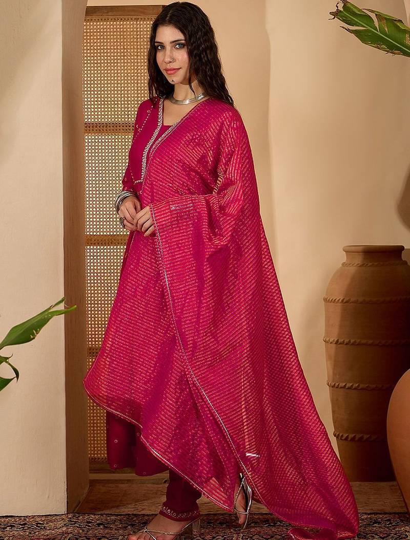 Women pink kurta sets
