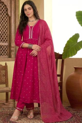 Embroidered v- neck kurta & trousers with dupatta