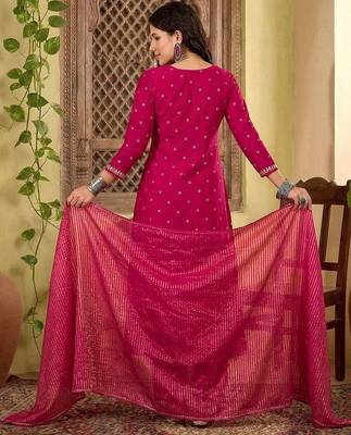 Embroidered v- neck kurta & trousers with dupatta 3