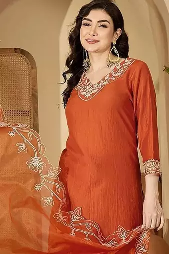 Women floral embroidered regular thread work kurta with trousers & with dupatta