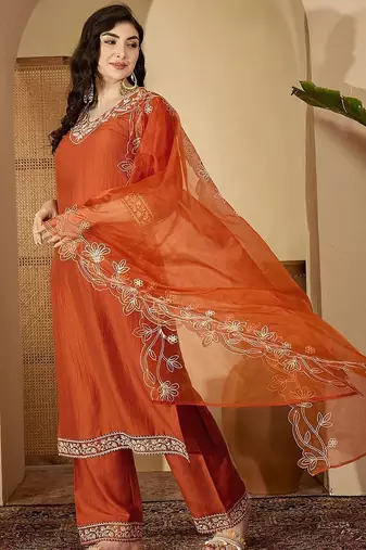 Women floral embroidered regular thread work kurta with trousers & with dupatta