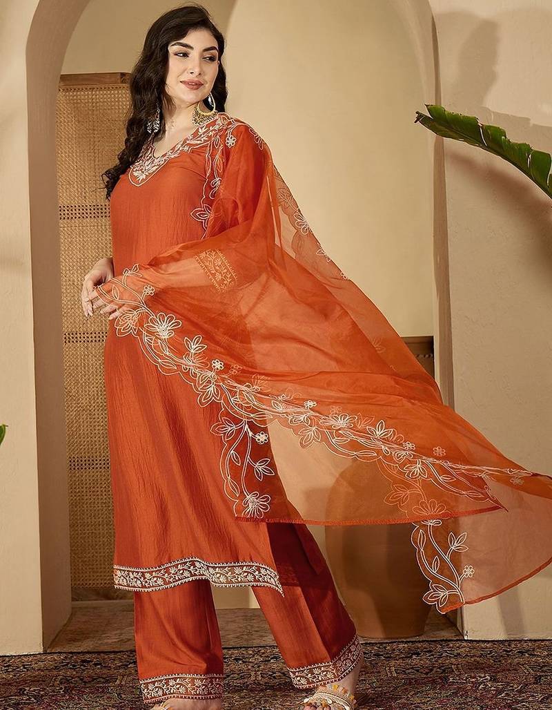 Women floral embroidered regular thread work kurta with trousers & with dupatta