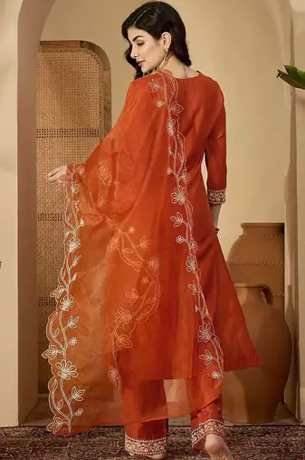 Women floral embroidered regular thread work kurta with trousers & with dupatta