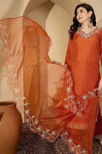 Women floral embroidered regular thread work kurta with trousers & with dupatta