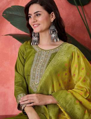 Floral embroidered round neck sequinned a-line kurta with trousers & dupatta 2