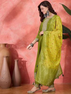 Floral embroidered round neck sequinned a-line kurta with trousers & dupatta 5